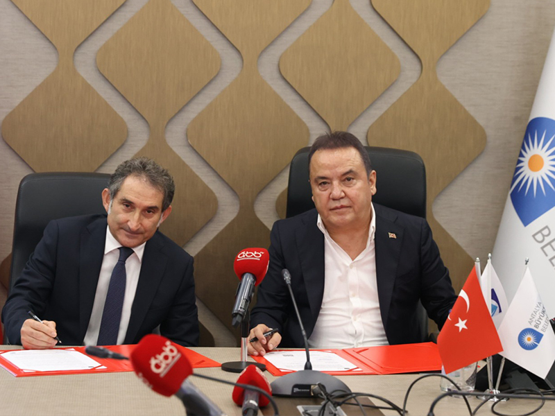 Başkan Böcek’den Çalışanları Sevindiren İmza