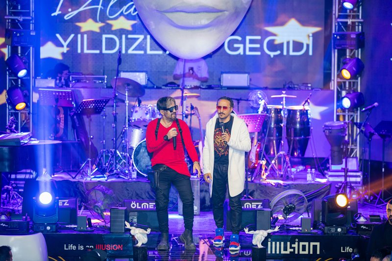 ALANYA YILDIZLAR GEÇİDİNE VE  MÜZİK ZİYAFETİNE SAHNE OLDU